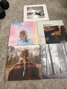 Taylor Swift Albums, like new! Selling lot of 5